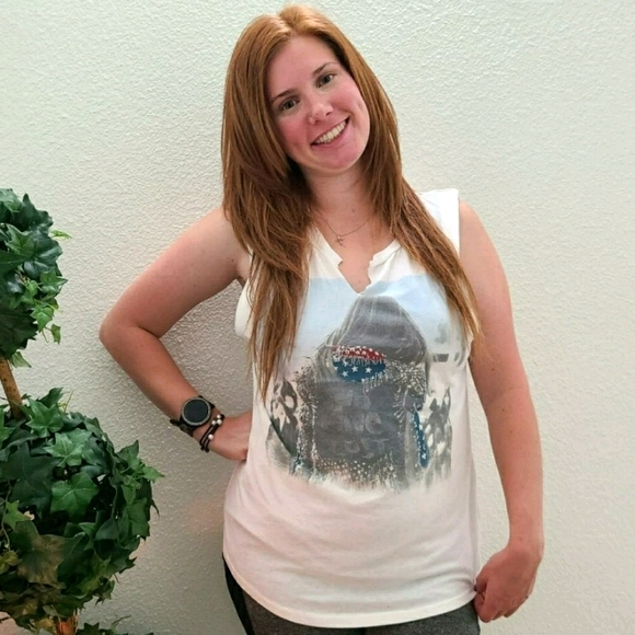 Vintage Style Sleeveless Graphic Tank - Picture 2 of 16